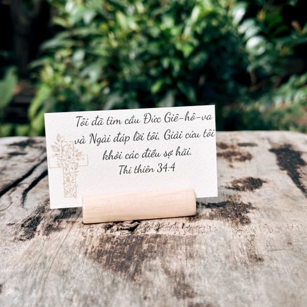 Bộ 60 Thẻ Giấy Học Kinh Thánh 9x5cm - Đế Gỗ Trang Trí Bàn